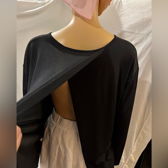 Lucy.com Black, split back, long sleeve top. Sz S - Picture 6 of 9
